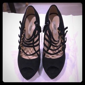 Kim Kardashian’s Prada Black Heels